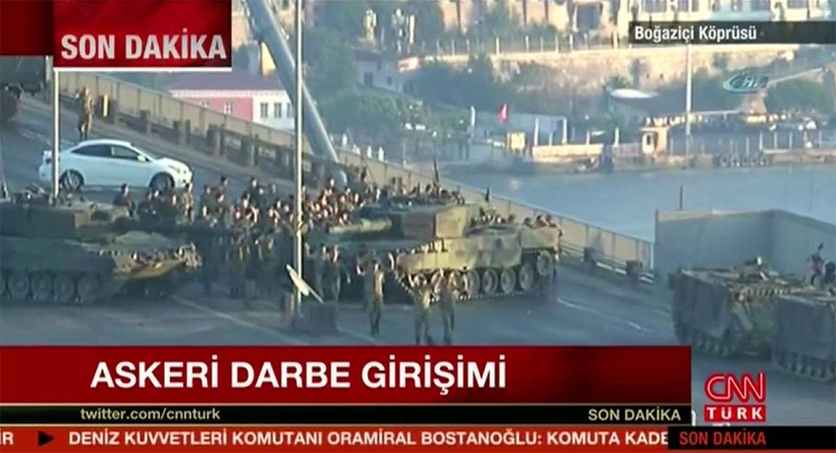 Image of Istanbul bridge blocked by military during coup attempt